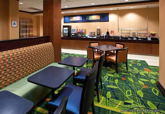 Fairfield Inn & Suites Louisville East Restaurant foto